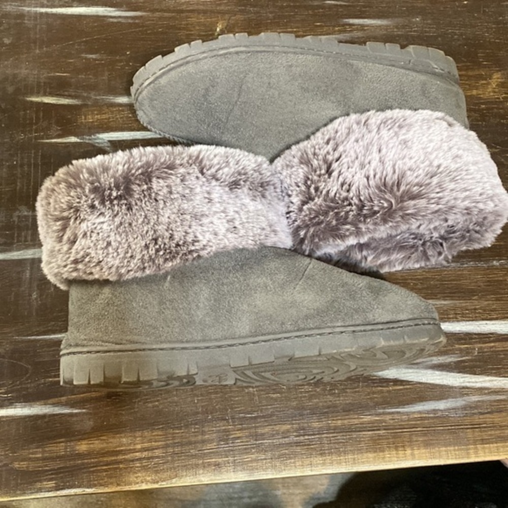 Jessica Simpson Women’s Faux  Fur Grey indoor/outdoor Bootie Slipper Shoes‎